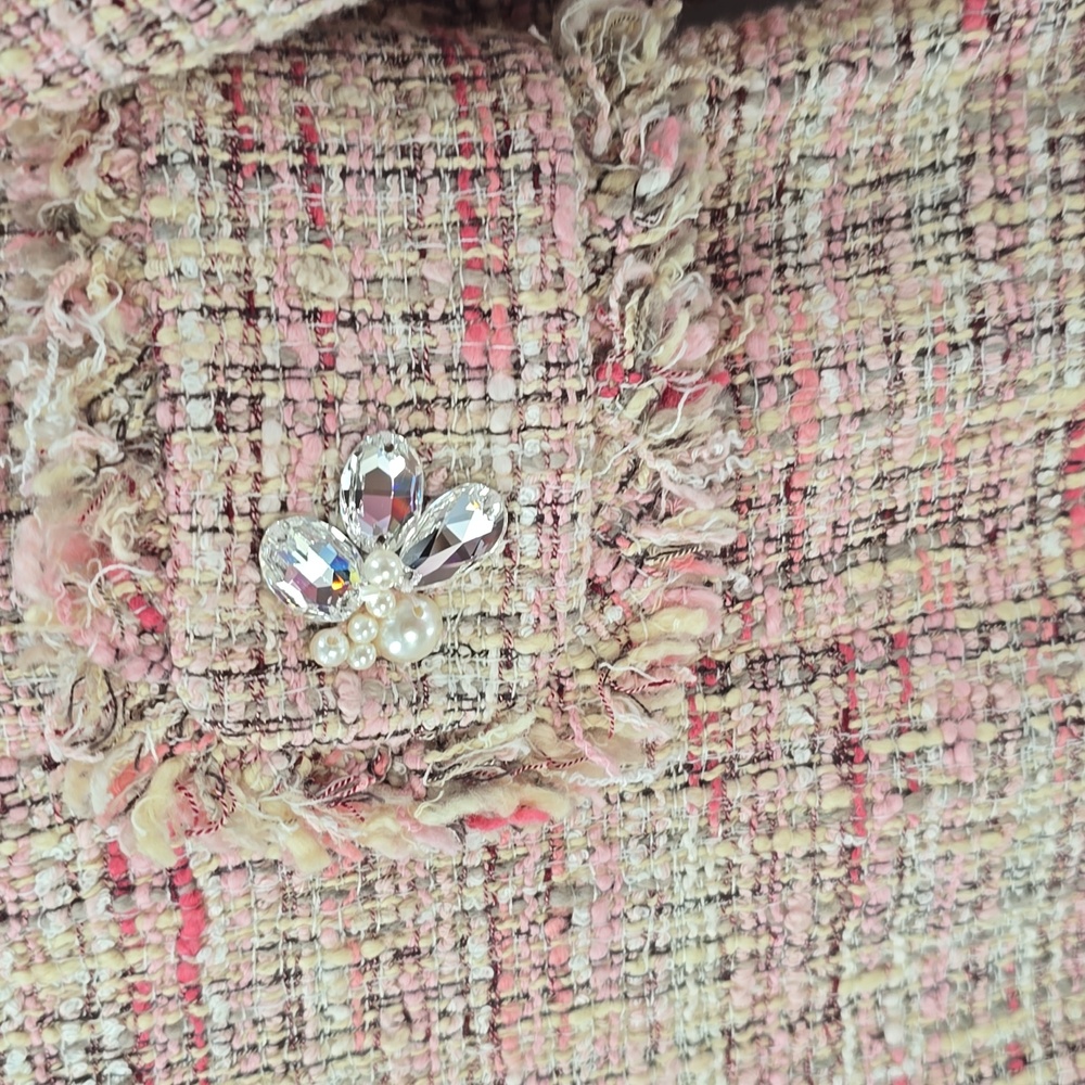 Moiselle Elegant Mulberry Silk Tweed Coat with Floral Accent - Picture 8 of 11